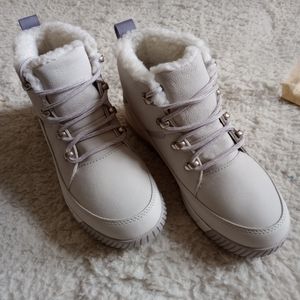 Women's North Face Sierra Mid Boots.  Size 6.
